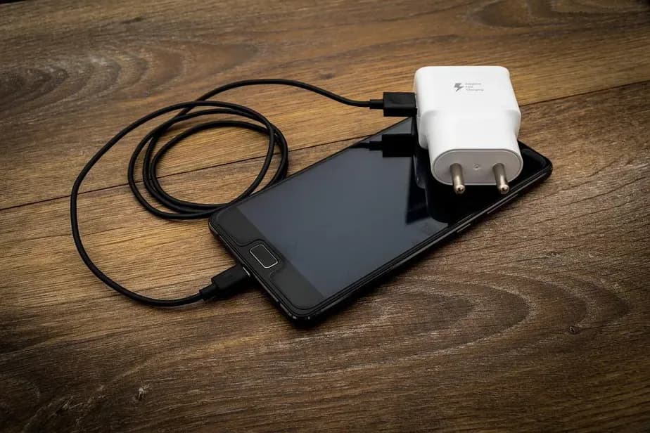 How to Choose the Right Phone Charger: Complete Guide